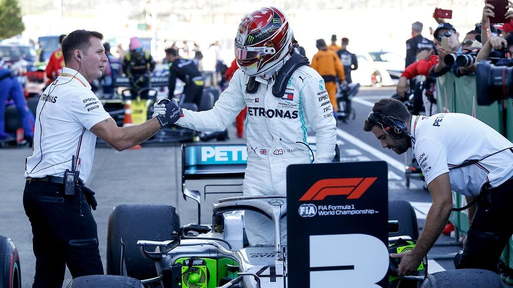 Lewis Hamilton joutui tyytymään kolmossijaan Suzukassa.