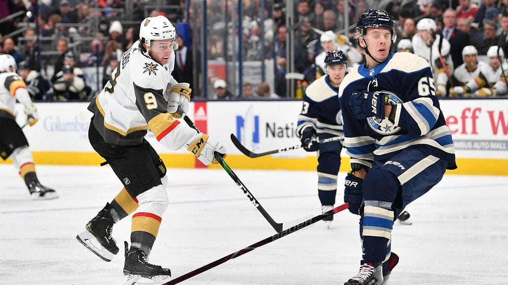 Markus Nutivaara sai Vegasin Cody Glassin laukauksen korvansa seudulle.