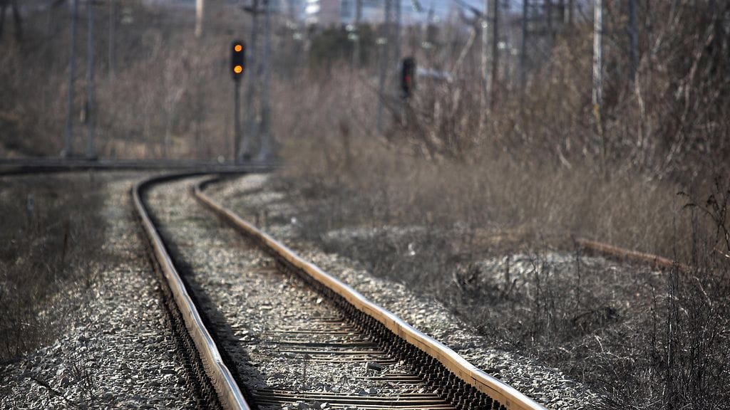 Sisä-Suomen poliisi kertoo saaneensa tällä viikolla kahteen otteeseen ilmoituksen radalle tavaraa vievistä lapsista. Kuvituskuva.