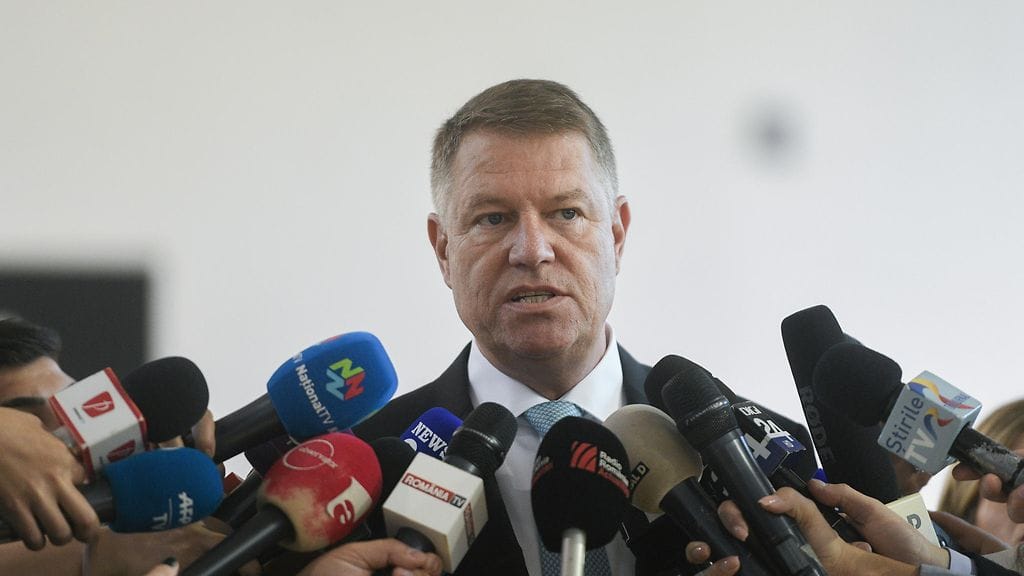 Keskustaoikeistolainen Iohannis on profiloitunut ensimmäisen kautensa aikana korruption vastustajana ja oikeusvaltion puolustajana.