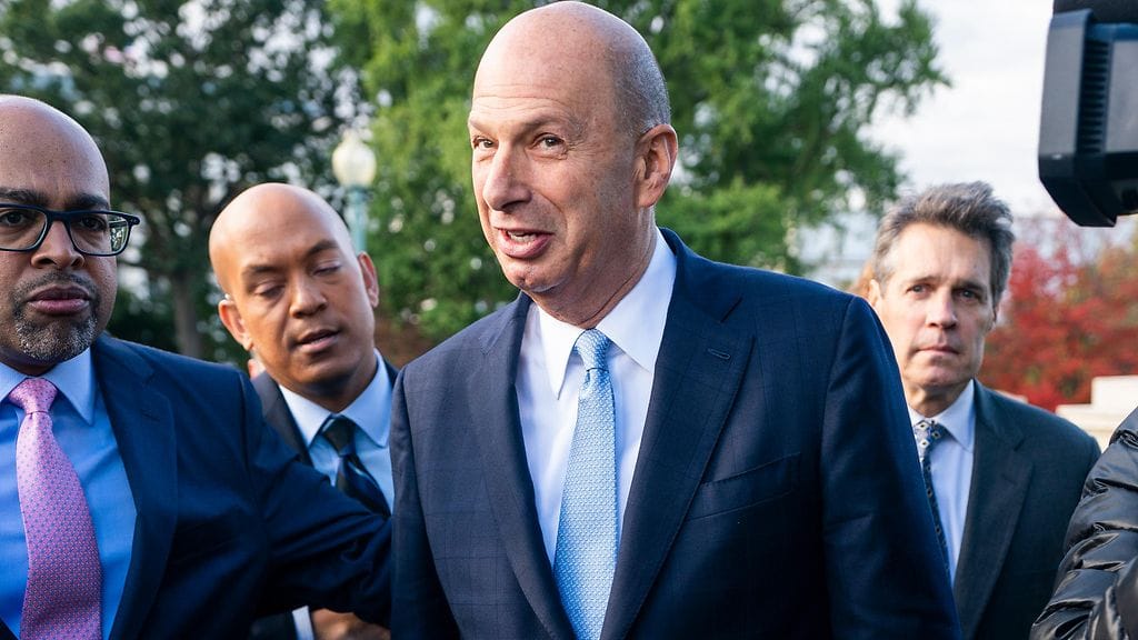 Yhdysvaltain EU-suurlähettiläs Gordon Sondland todistaa kongressin tiedusteluvaliokunnan edessä keskiviikkona iltapäivällä Suomen aikaa.