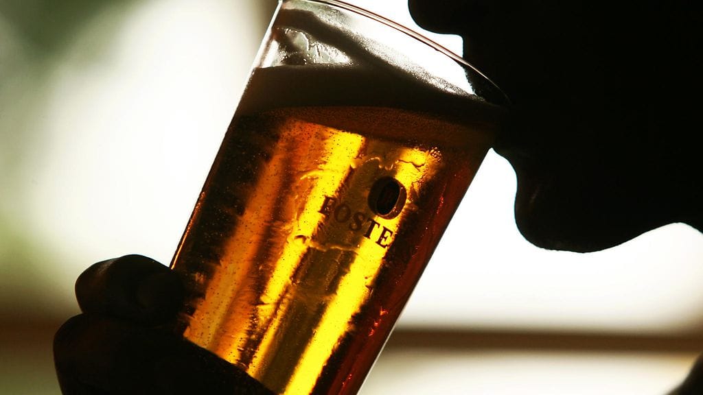 Hallitus on laajentamassa alkoholin vähittäismyyntiluvan koskemaan enintään 8 prosenttia alkoholia sisältäviä käymisteitse valmistettuja juomia.