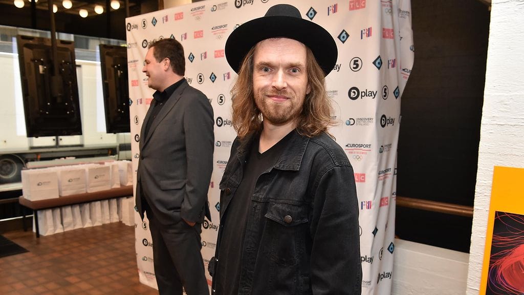 Anssi Kela kertoo sosiaalisessa mediassa, että hänen nimissään on huijattu rahaa.