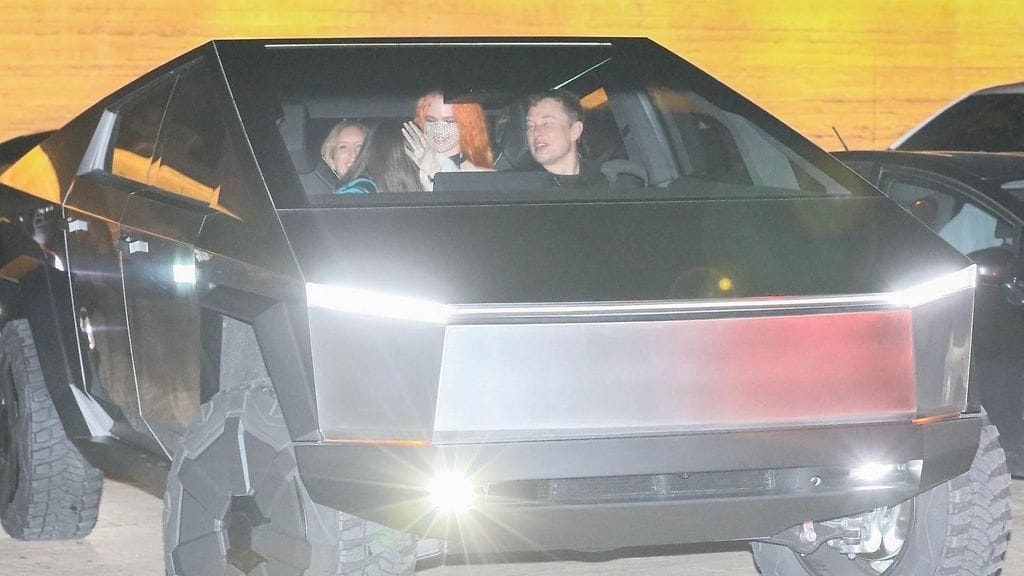 Teslan ja SpaceX:n keulamies Elon Musk saapui seurueineen illastamaan arvostettuun Nobu-ravintolaan.