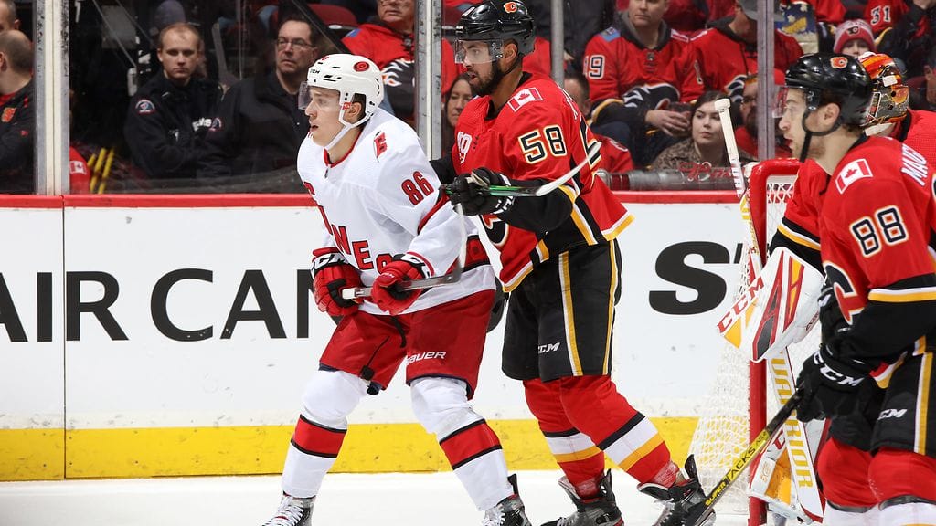 Carolina Hurricanesin Teuvo Teräväinen nakutti kaksi syöttöpistettä Calgary Flamesia vastaan.