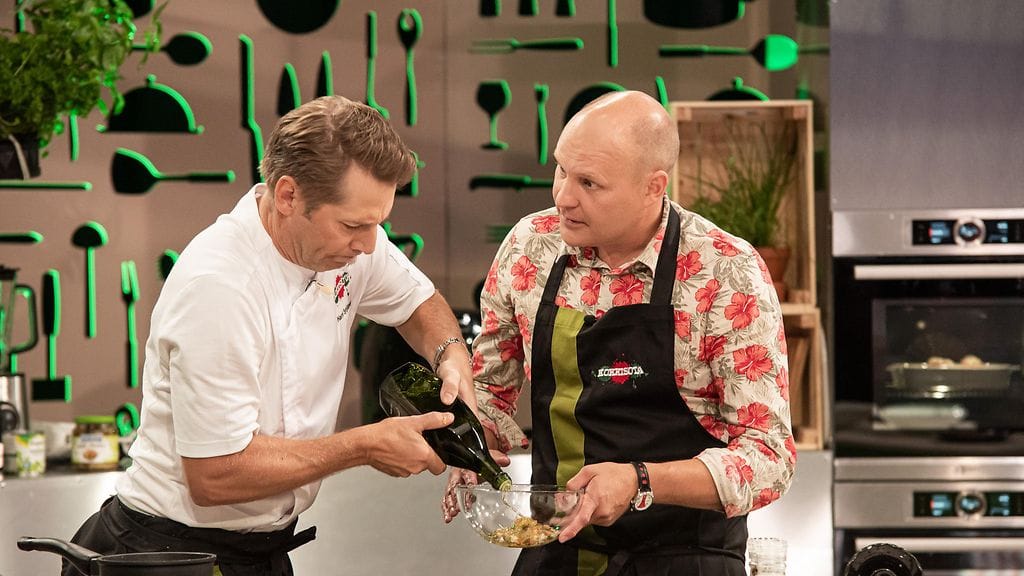 Kokkisodan kuudennessa jaksossa vieraina Kalle Palander ja Paula Noronen.