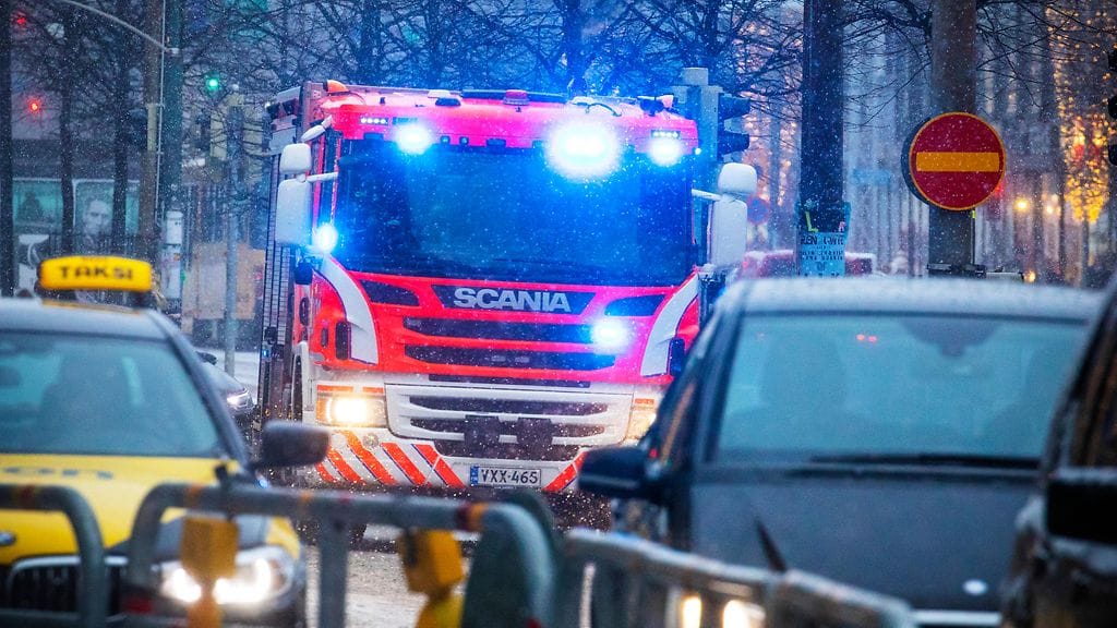 Palo- ja poliisiautot sekä ambulanssit voivat tulevaisuudessa päästä automaattiseen "vihreään aaltoon" koko Suomessa.