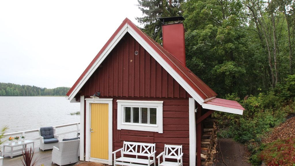 SKK6_Eps1_Akaa_Sauna_ext_Kuvaaja_Emmi_Heijari