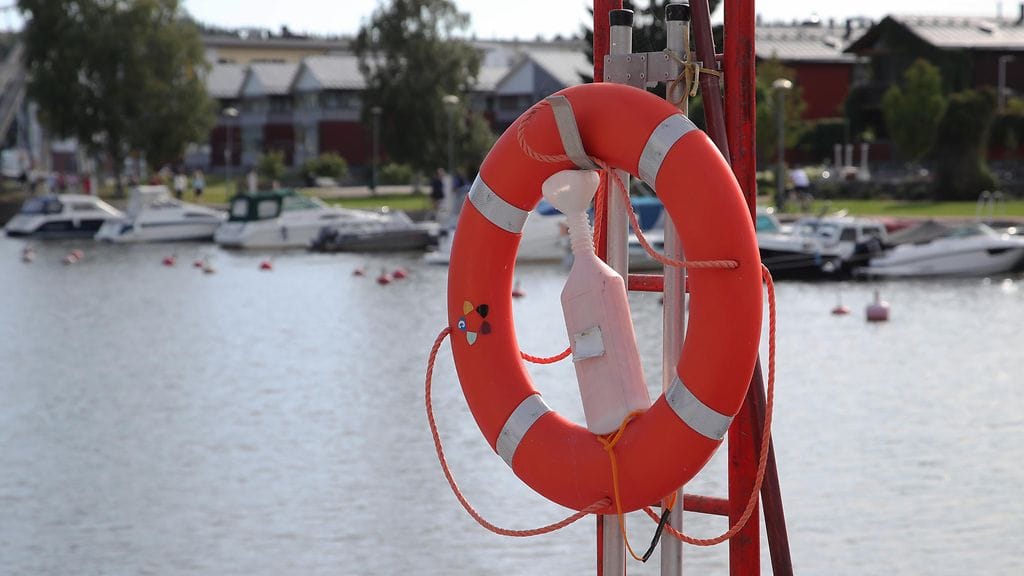 Kuvituskuva. Poliisi jatkaa tapahtumien selvittämistä kuolemansyyn tutkintana. Asiassa ei epäillä rikosta.