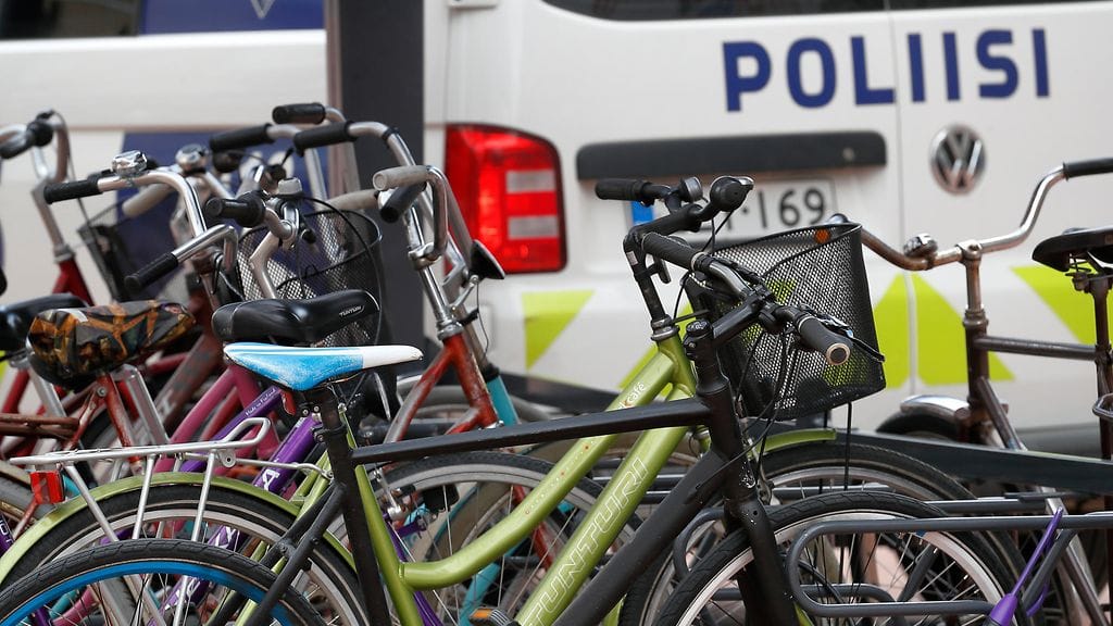 Poliisin tekemässä etsinnässä epäillyiltä takavarikoitiin suuri määrä paitsi kokonaisia polkupyöriä myös polkupyörän osia.