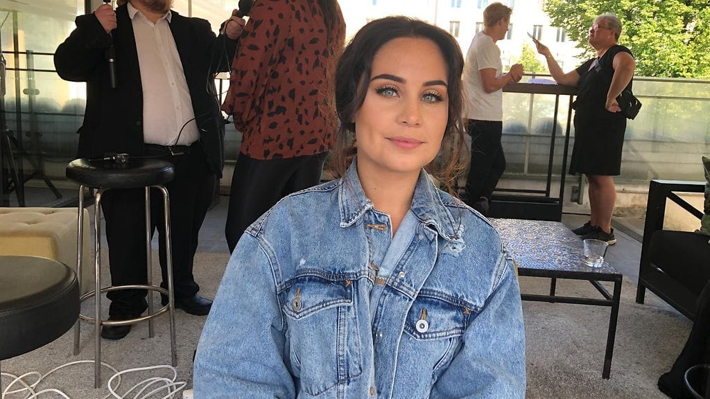 Anna Abreun tyyli kirjoittaa hehkutusta.