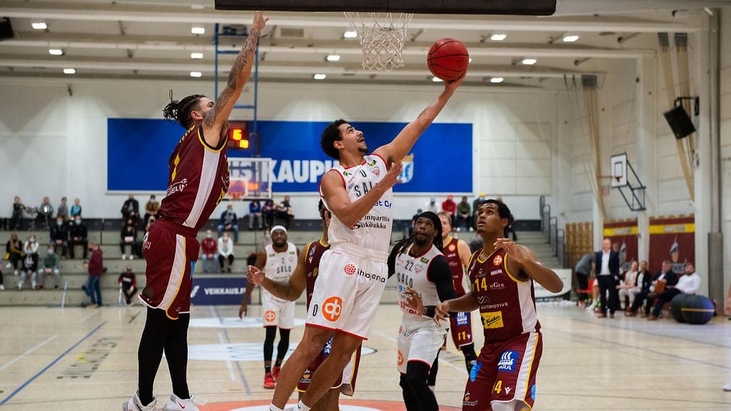 Miesten Korisliiga jää tauolla koronarajoitusten takia. Kuvituskuva.