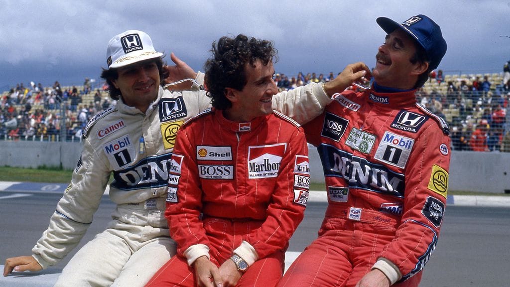 Nelson Piquet (vas.), Alain Prost ja Nigel Mansell olivat kaikki kiinni mestaruudessa lähdettäessä kauden 1986 viimeiseen kisaan Australiassa.