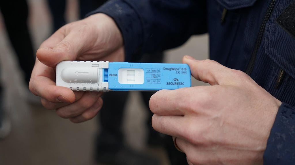 Kuvassa poliisin käyttämä huumepikatesti.