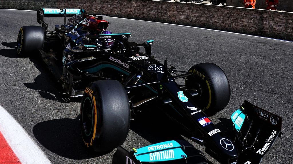 Lewis Hamilton kaivoi tiensä kakkosruutuun vaikeista lähtökohdista.