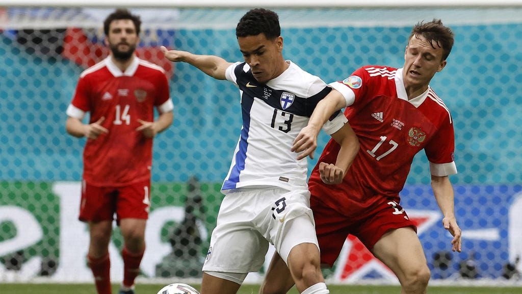 Huuhkajien Pyry Soiri (kuvassa) vaihdettiin Joni Kaukon tavoin kentälle Venäjä-ottelussa.