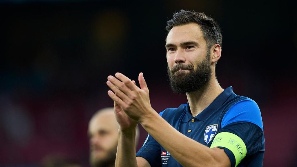 Tim Sparv toimii Huuhkajien kapteenina.