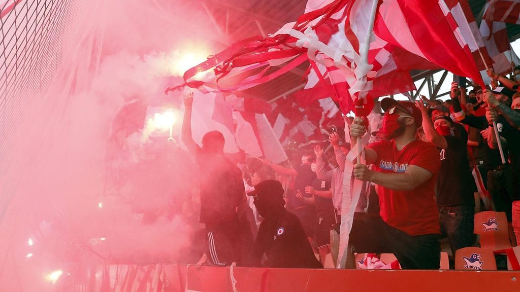 Soihdut paloivat HIFK:n fanikatsomossa kauden ensimmäisessä Stadin derbyssä.