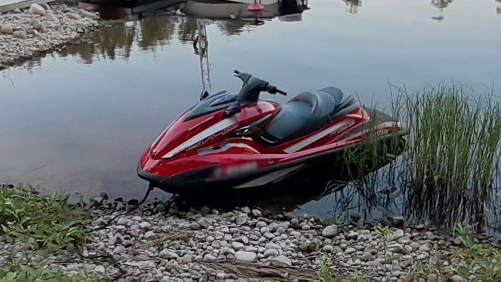 Tällaisella vesijetillä asianomistaja ajoi.