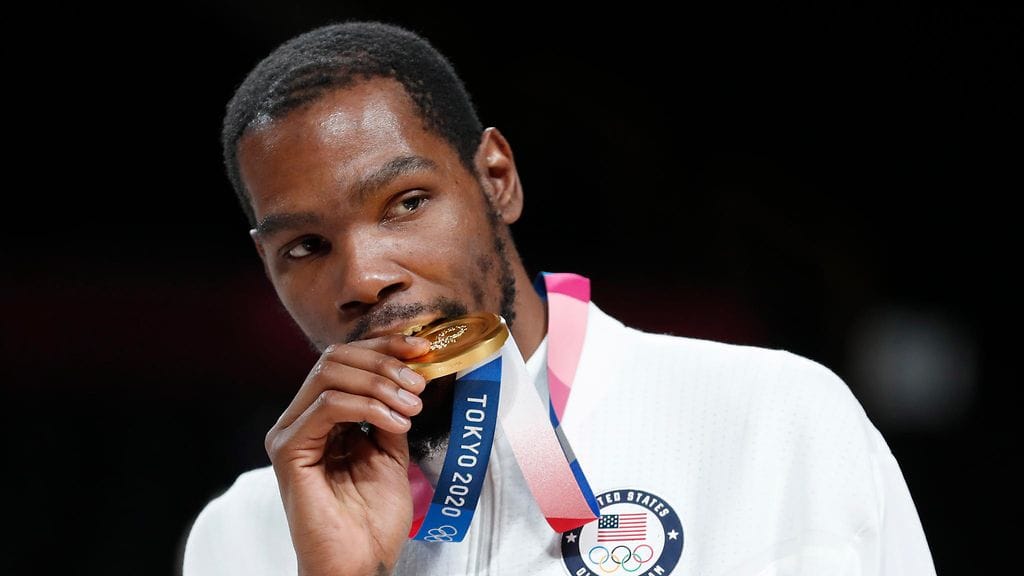 Brooklyn Netsin Kevin Durant pääsi maistelemaan Tokiossa olympiakultaa.