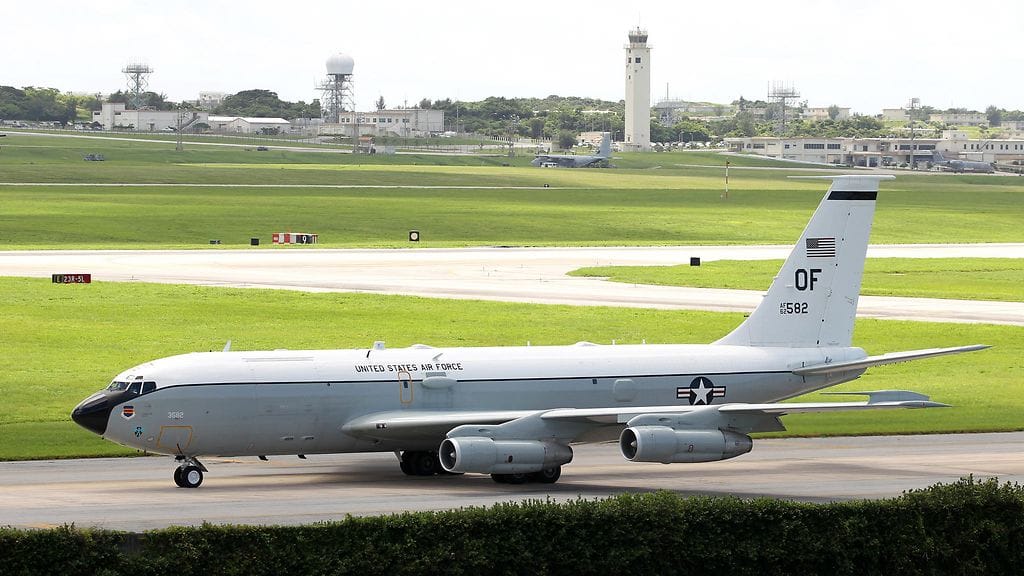 Tällainen WC-135 -tyyppinen kone kuvattiin Yhdysvaltain ilmavoimien Kadenan lentotukikohdassa Okinawalla syyskuussa 2017, juuri kun Pohjois-Korea oli suorittanut ydinkokeen. Kuva: AOP.