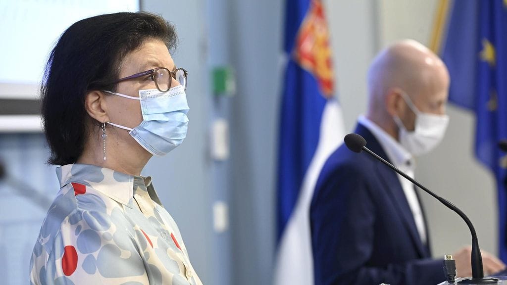 STM:stä strategiajohtaja Liisa-Maria Voipio-Pulkki (vas.) ja THL:stä ylilääkäri Otto Helve.