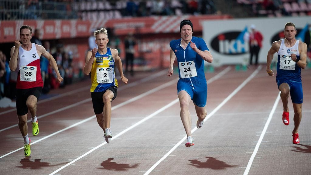 Samuel Purola (toinen oik.) jätti muut kauaksi taakseen 200 metrillä.