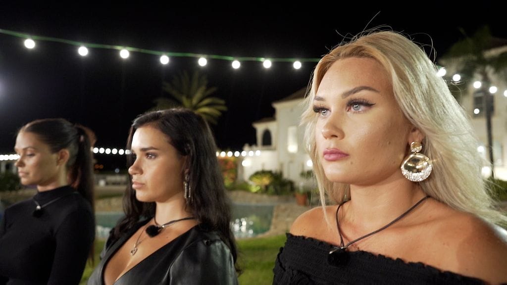 Love_Island_Suomi_S3_E12_Niina_Rosa_Oona_Seremoniassa