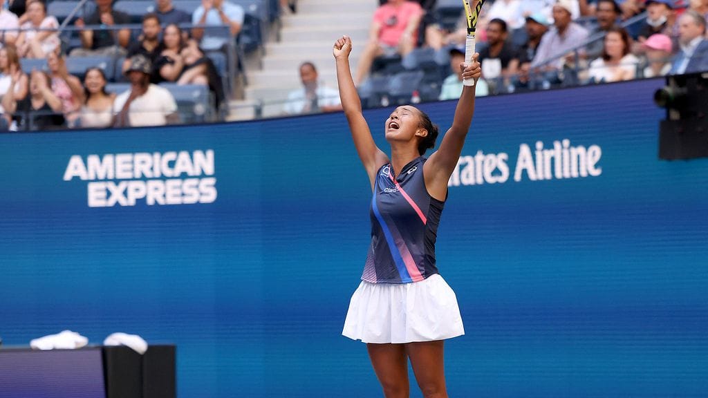 19-vuotias Leylah Fernandez paineli sensaatiomaisesti välieriin tenniksen Yhdysvaltain avoimissa.