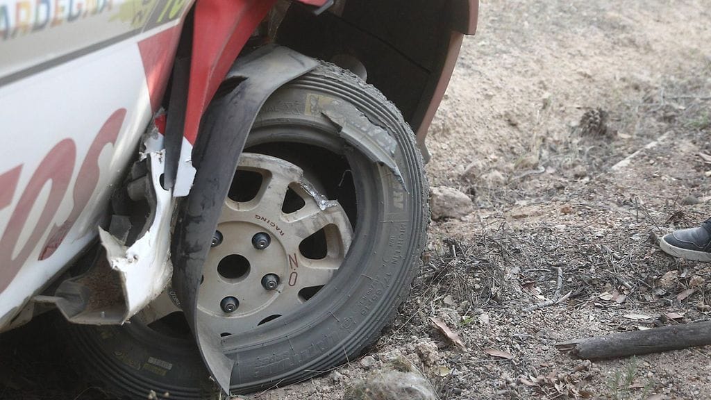 Eilen Keuruulla rallikilpailussa tapahtunut kilpa-auton kartanlukijan kuolemaan johtanut onnettomuus sattui, kun auto ajautui ulos tieltä mutkassa. Kuvituskuvaa.