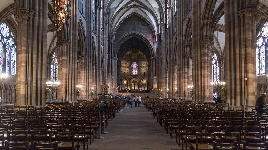 Kuvassa Strasbourgin katedraali Alsacessa Ranskassa. Kuvituskuva, kuvan rakennus ei liity suoraan kyseiseen uutiseen.