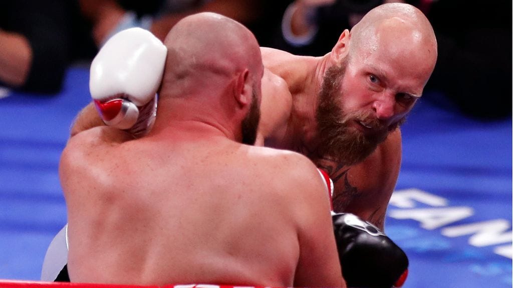 Robert Helenius murjoi Adam Kownackin keskeytyskuntoon kuudessa erässä.