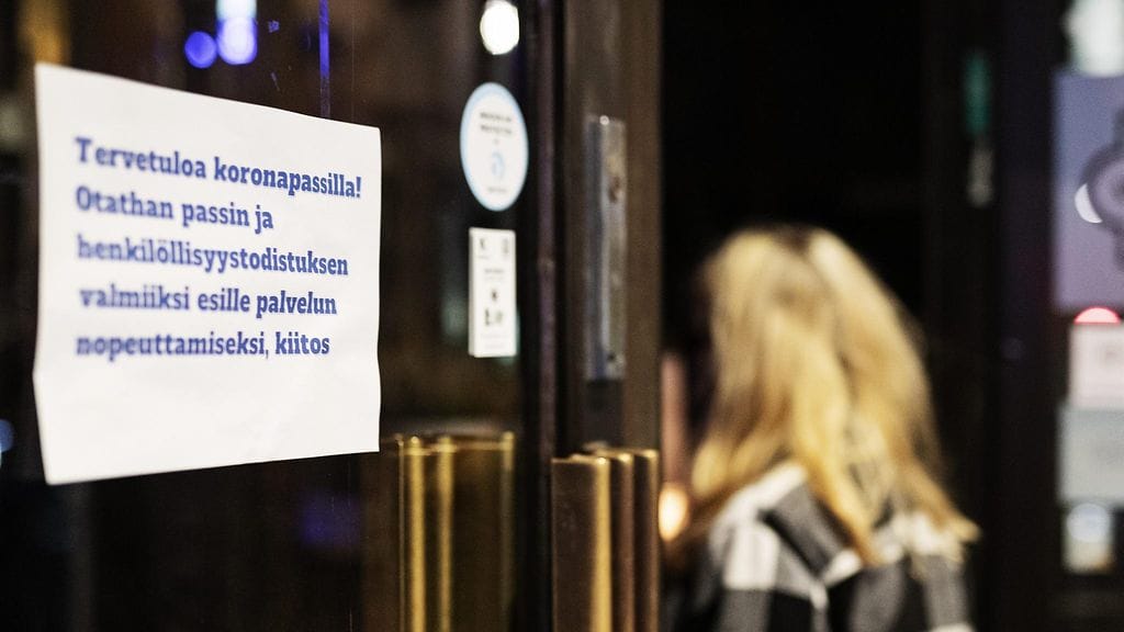 Ravintola voi välttyä koronarajoituksilta edellyttämällä asiakkailtaan koronapassia, eli todistusta rokotuksista, negatiivisesta testituloksesta tai sairastetusta koronataudista.