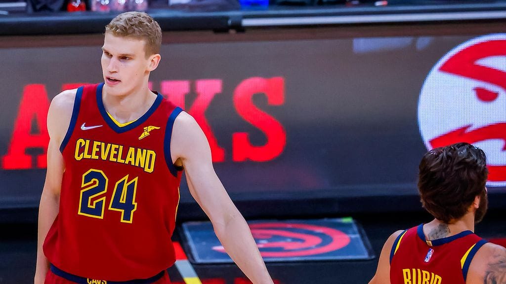 Lauri Markkanen siirtyi elokuussa Cleveland Cavaliersin paitaan.