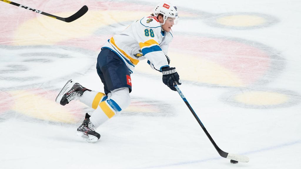 Malte Strömwall laukoi hattutempun Jokereiden verkkoon.