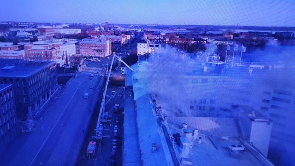 Tulipalo Aleksis Kiven kadulla Helsingissä. Pelastuslaitoksen kuvaa.