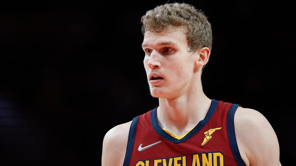 Lauri Markkanen heitti yhdeksän pistettä.