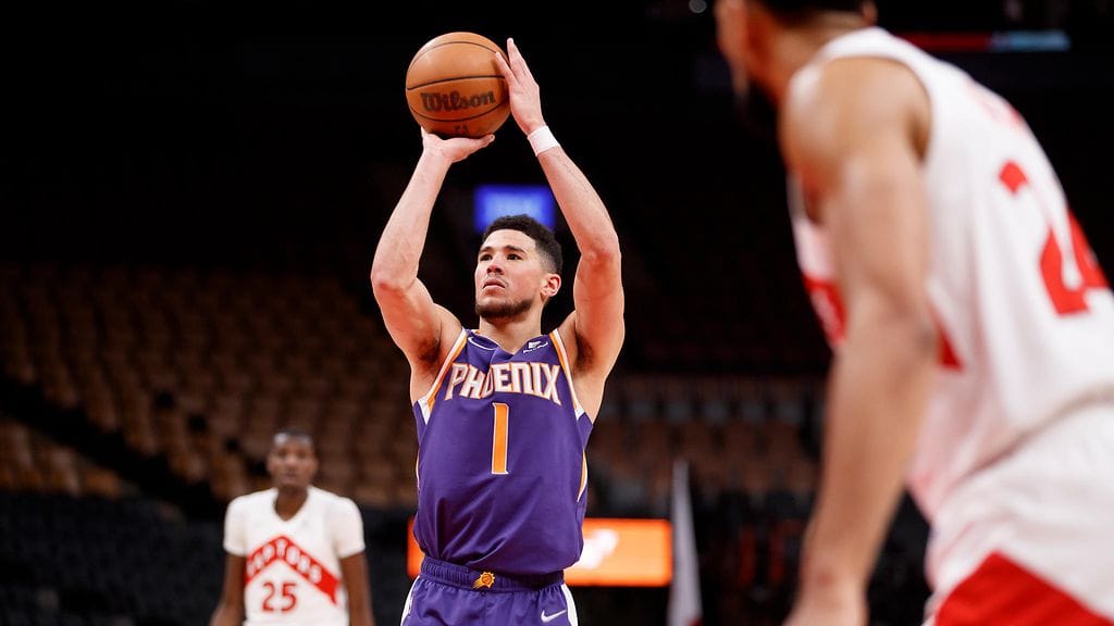 Devin Booker tulistui kotijoukkueen maskotille.
