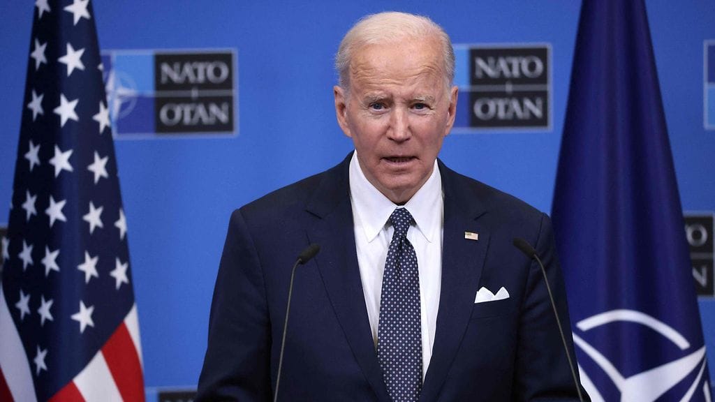 Yhdysvaltain presidentti Joe Biden pitää puhetta Naton päämajalla Brysselissä.