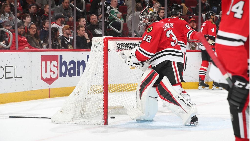 Kevin Lankinen löi mailansa säpäleiksi Buffalo Sabresin voittomaalin jälkeen.