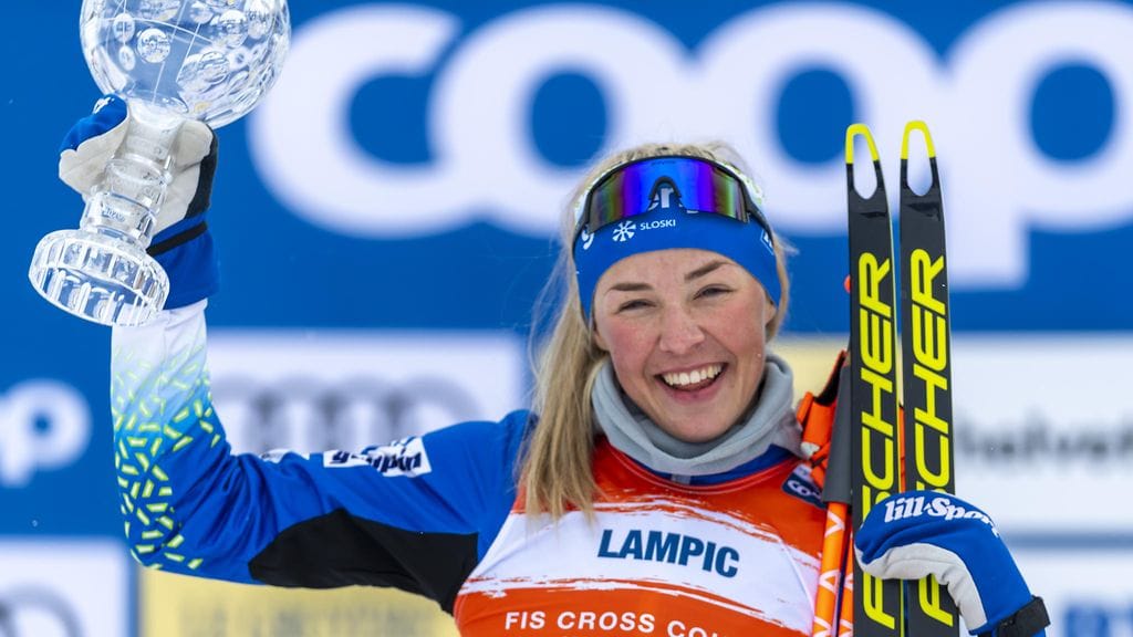 Anamarija Lampic juhli sprintticupin voittoa keväällä 2021.