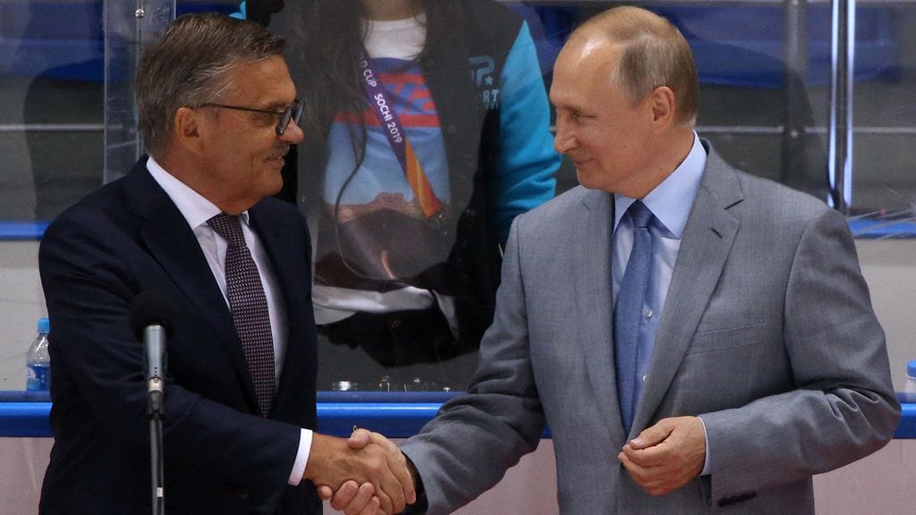 René Fasel tunnetaan Venäjä-myönteisyydestä, ja hänen välinsä myös maan presidenttiin Vladimir Putiniin ovat olleet lämpimät.