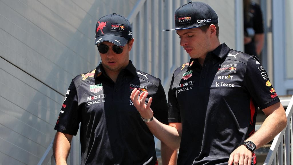 Sergio Perez ja Max Verstappen jäivät hiukan paalupaikasta Azerbaidzhanissa.