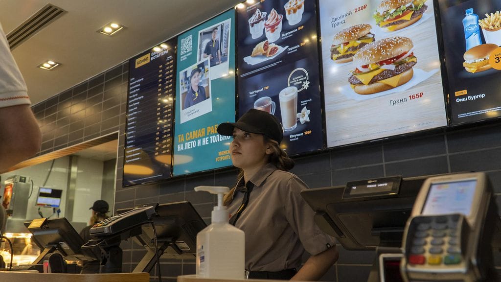 Venäjällä vietettiin tänään Vkusno i tochka -pikaravintolaketjun avajaisia. Ravintolat toimivat McDonald'sin entisissä tiloissa.