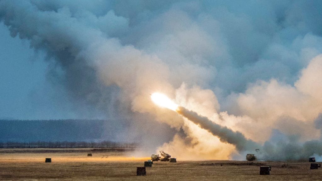 HIMARS-raketinheittimiä Yhdysvaltain harjoituksissa.