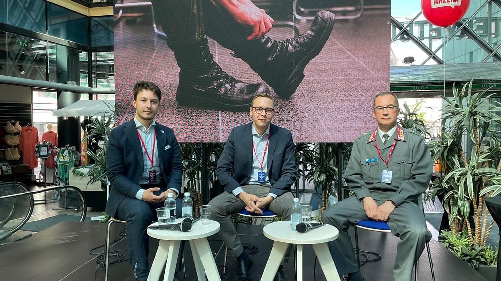 Kolme armeijan heeboa