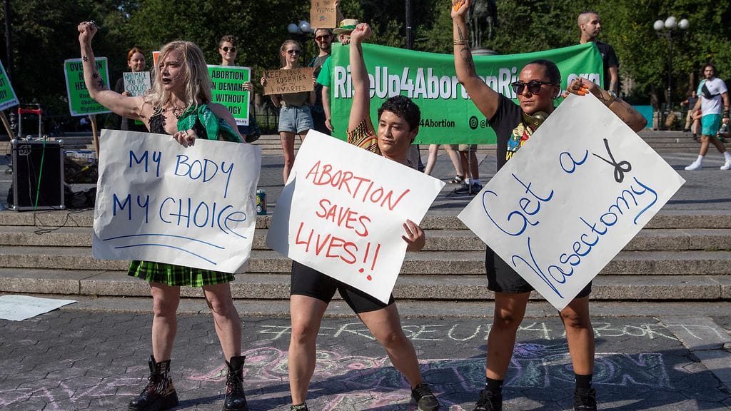 Yhdysvaltalaiset lähtivät puolustamaan oikeutta aborttiin New Yorkissa.