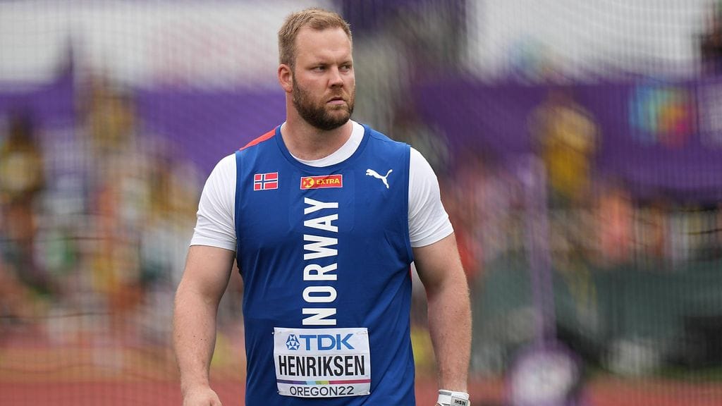 Eivind Henriksen voitti MM-pronssia moukarinheitossa.