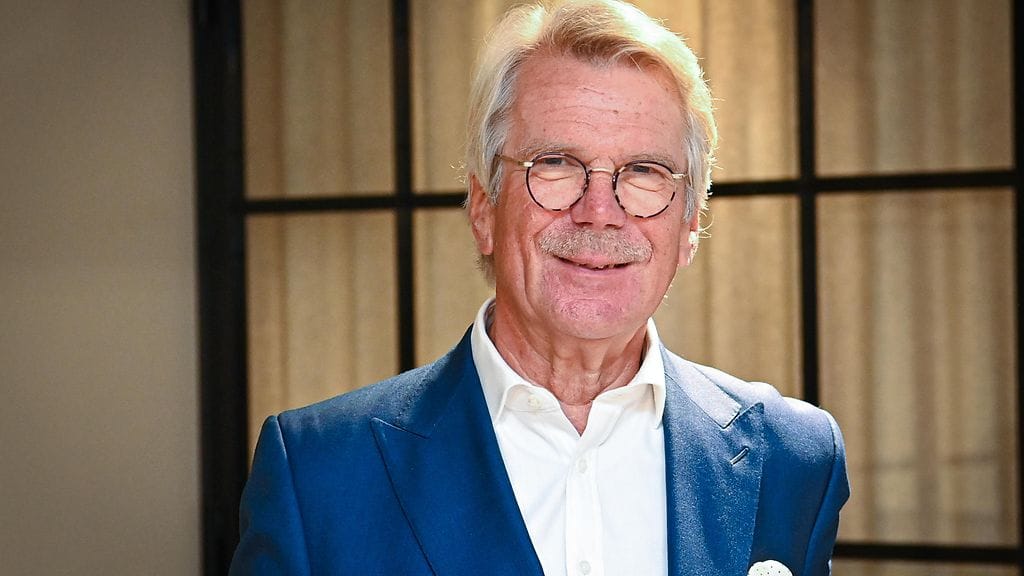 Björn Wahlroos kehuu Riikka Purraa