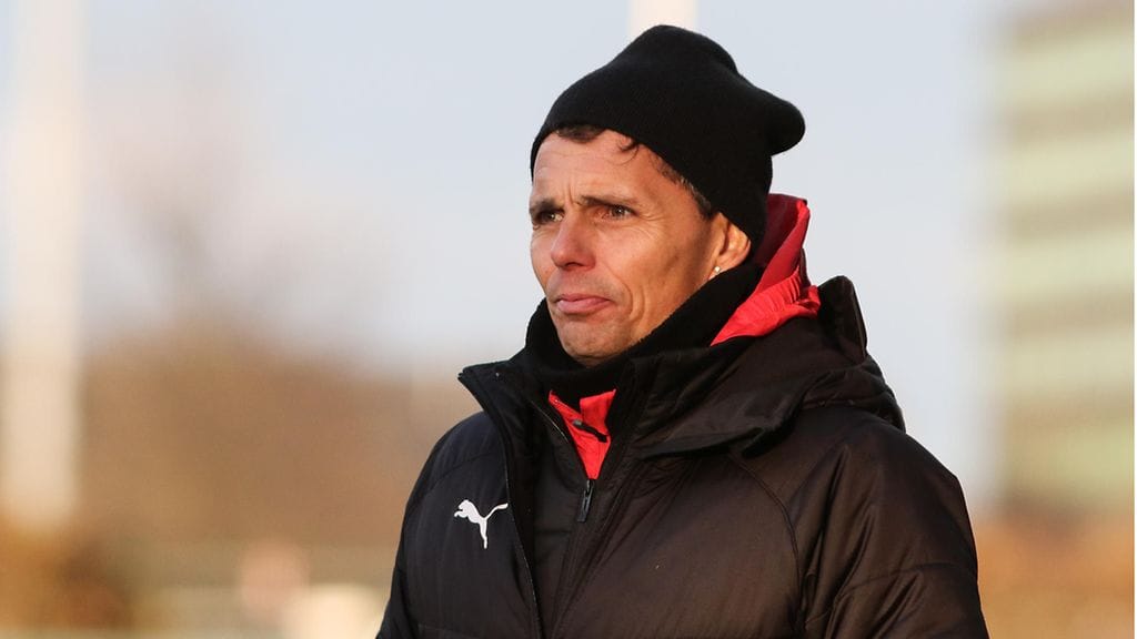 Pitkä matka sekä viisumiongelmat koettelivat Simo Valakarin miehistöä, mutta jatkopaikka irtosi silti tyylillä.